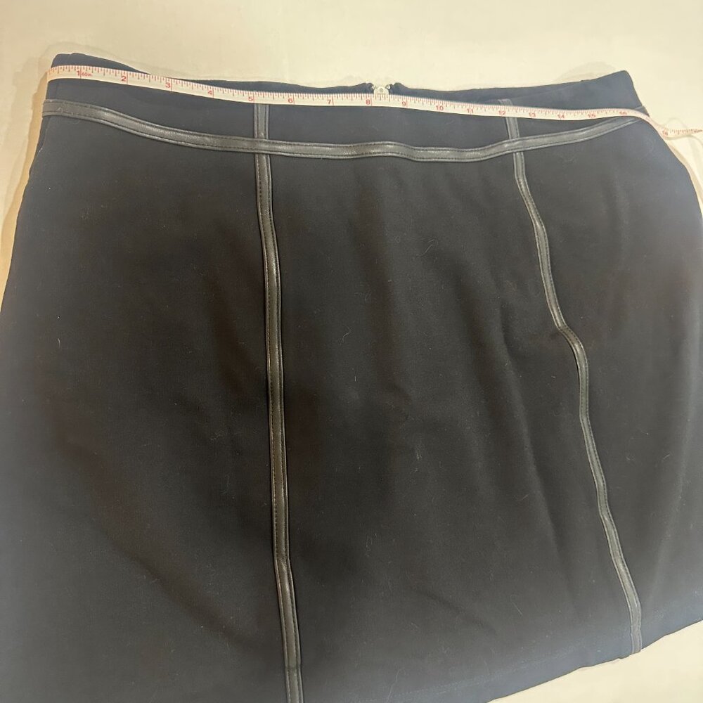 NWT Central Park West Black Mini Skirt Size Large – Stretch Knit, Zip Front - Picture 7 of 16